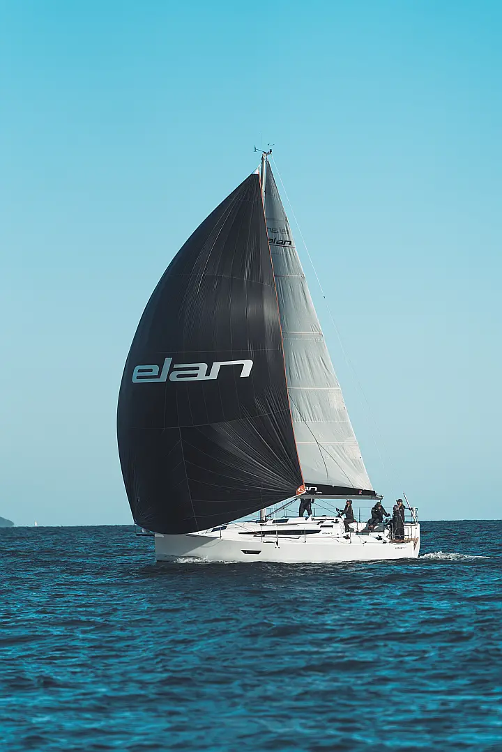 Elan E4 - 