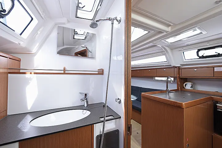 Bavaria Cruiser 37 - 