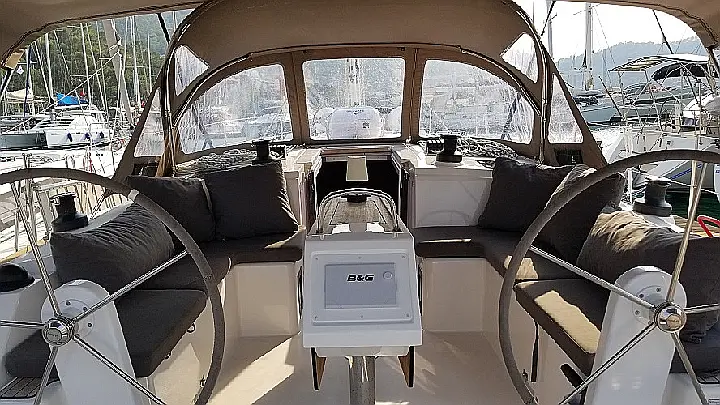 Bavaria C42 - 