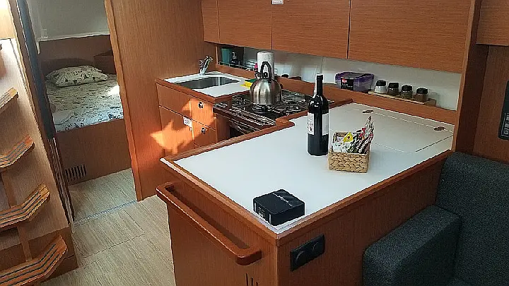 Bavaria C42 - 