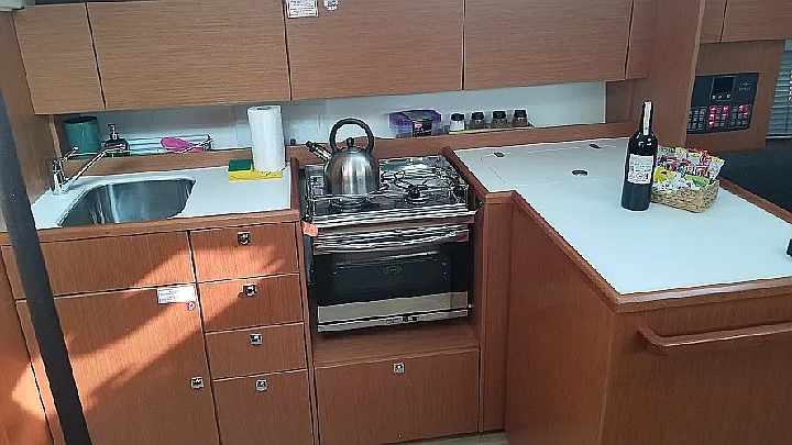 Bavaria C42 - 