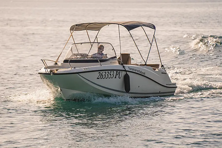 Quicksilver 605 Sundeck F - 