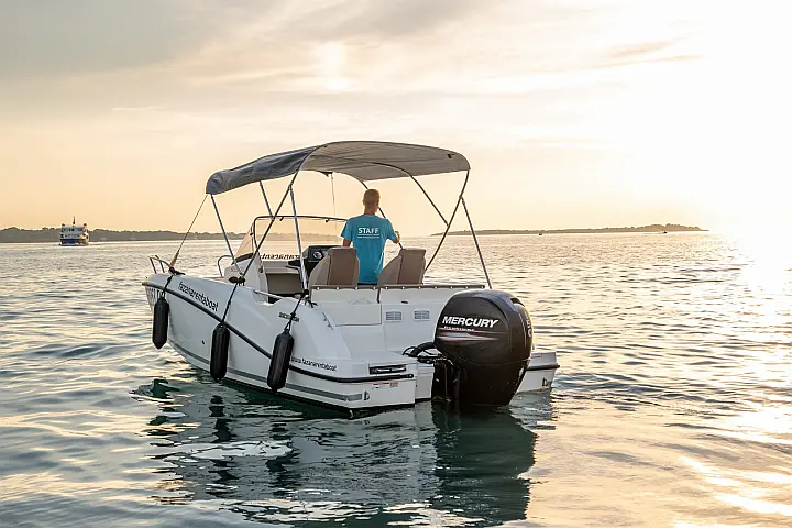 Quicksilver 605 Sundeck F - 