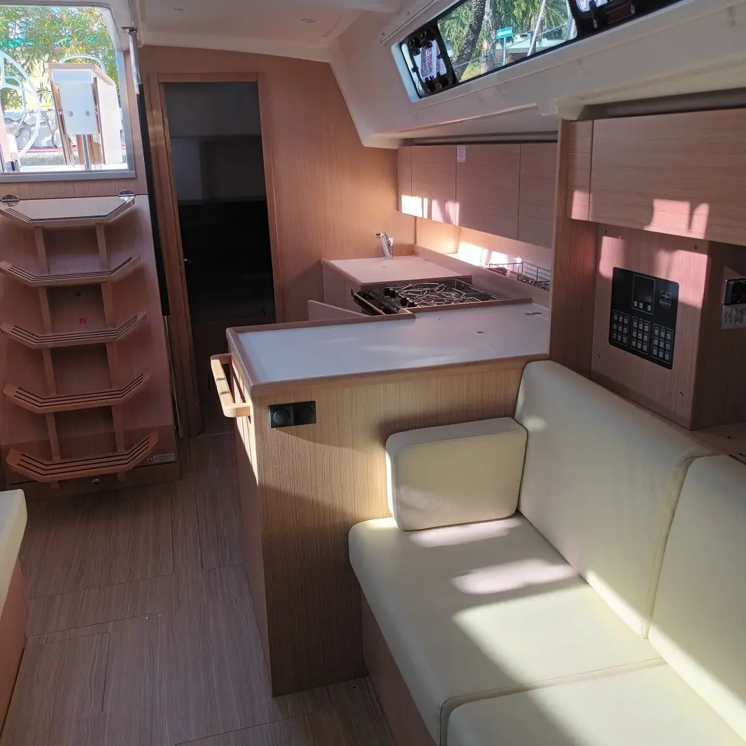 Bavaria C42 - 