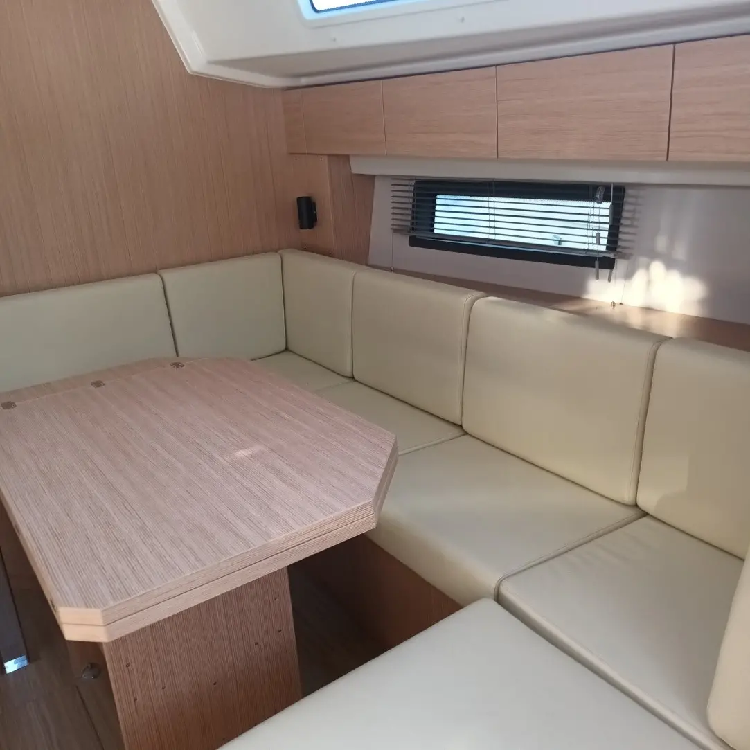 Bavaria C42 - 