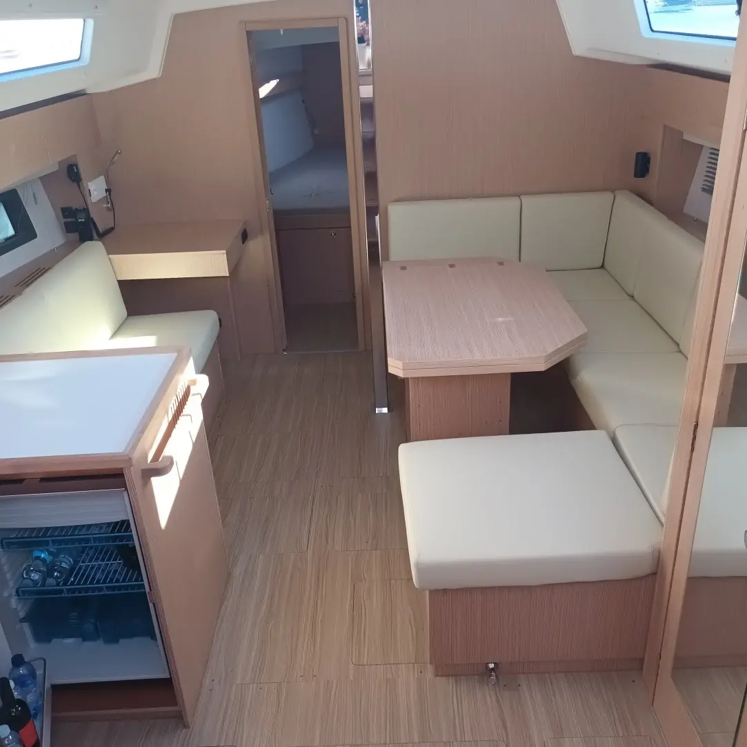 Bavaria C42 - 