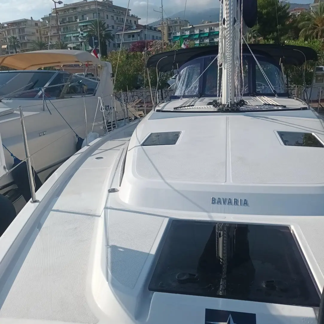 Bavaria C42 - 
