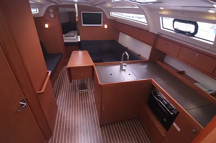 Bavaria Cruiser 37 - 