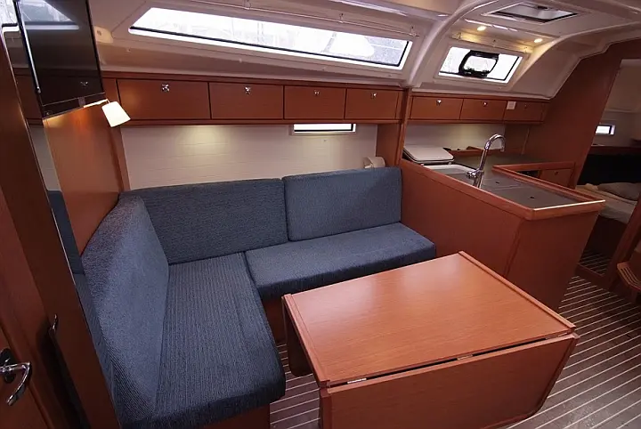 Bavaria Cruiser 37 - 