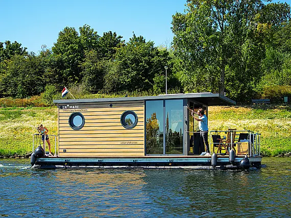 Houseboat (La mare M)