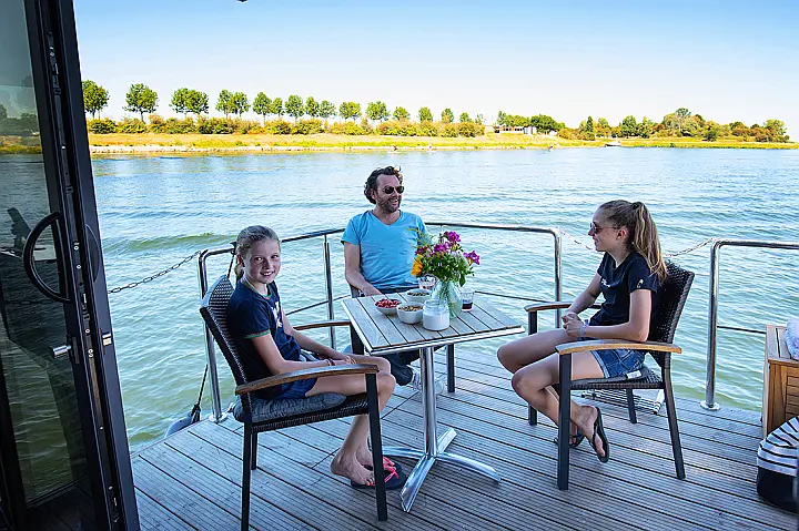 Houseboat (La mare M) - 