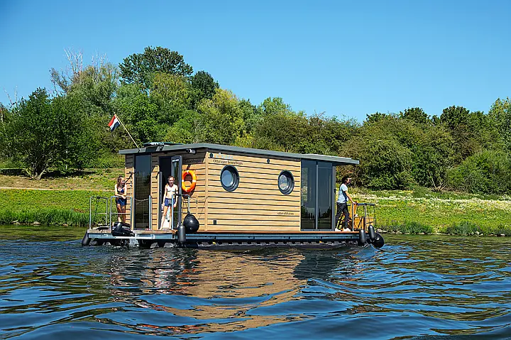 Houseboat (La mare M) - 