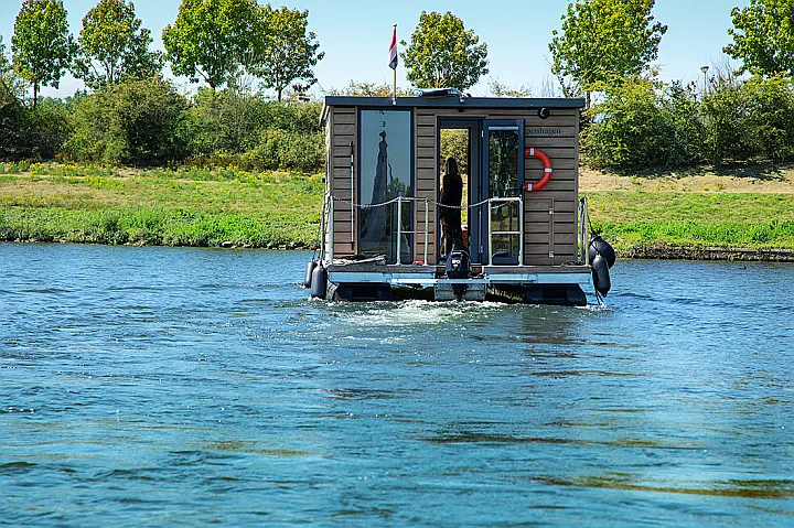 Houseboat (La mare M) - 