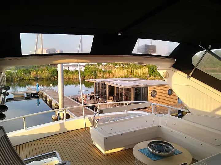 Houseboat (La mare M) - 