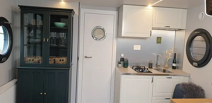 Houseboat (La mare M) - 