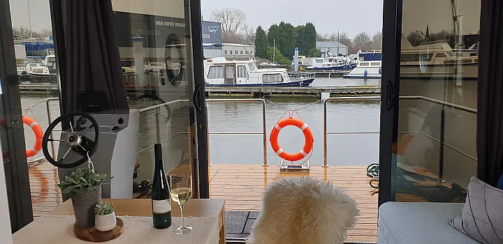 Houseboat (La mare M) - 
