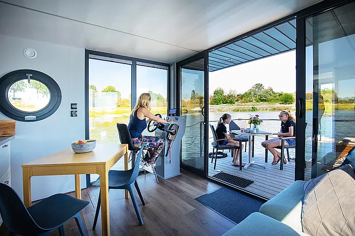 Houseboat (La mare M) - 