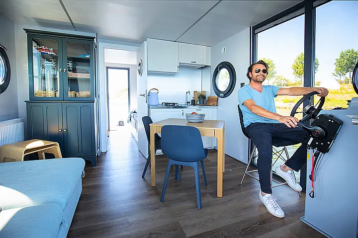 Houseboat (La mare M) - 