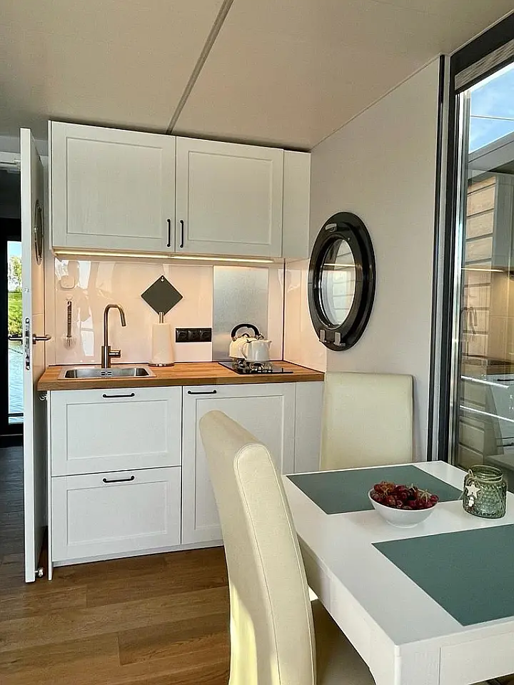 Houseboat (La Marre Plus & Lamre M) - 