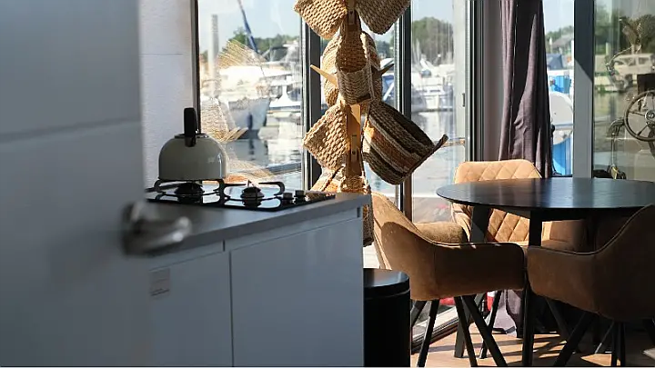 Houseboat (La Mare L) - 