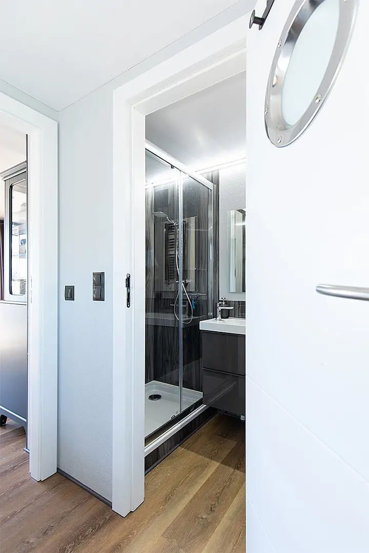 Houseboat (La Mare L) - 