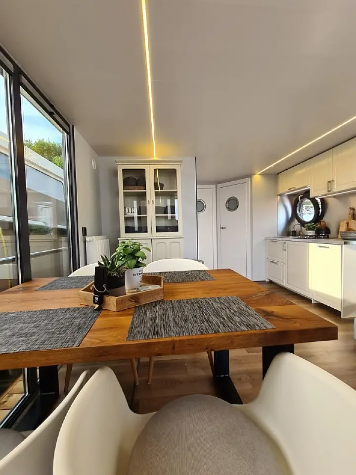 Houseboat (La Mare L) - 