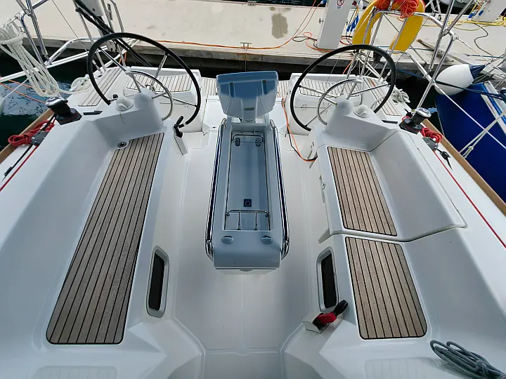 Sun Odyssey 389 - 