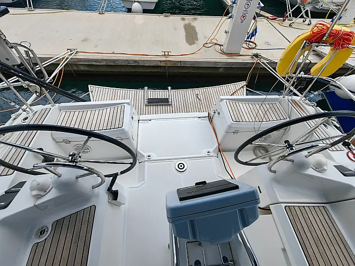 Sun Odyssey 389 - 