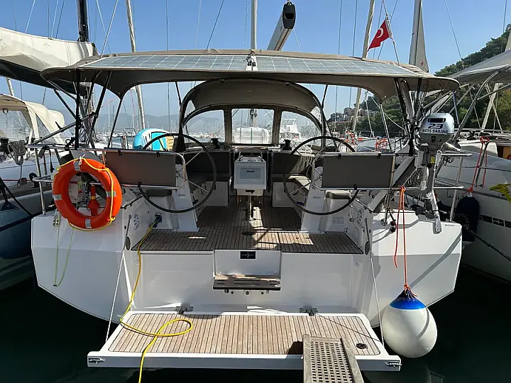 Bavaria C42 - 