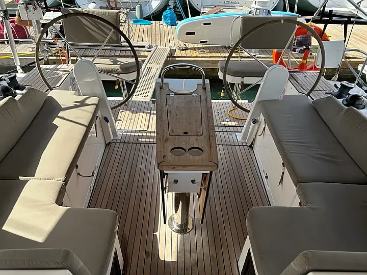 Bavaria C42 - 