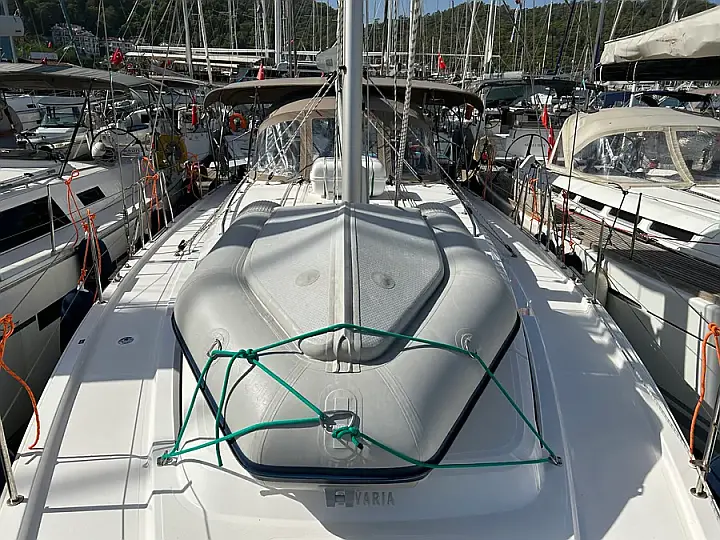 Bavaria C42 - 