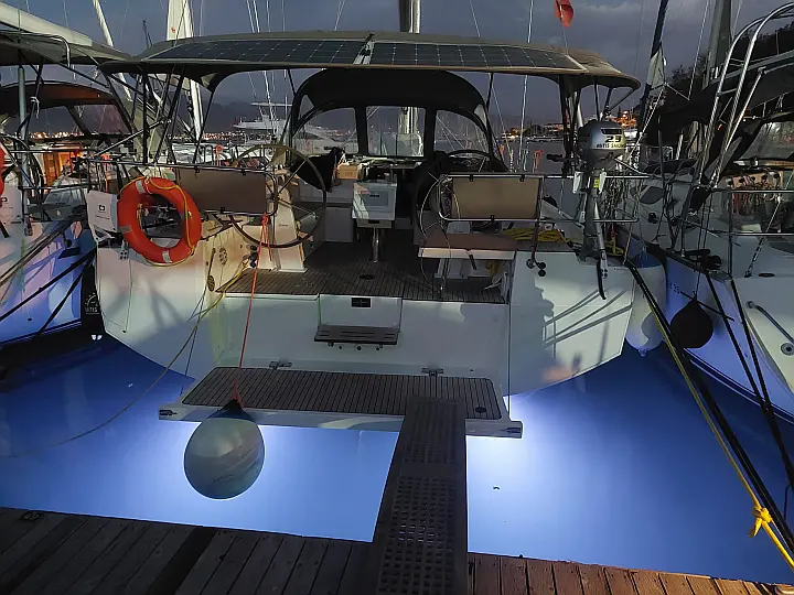 Bavaria C42 - 