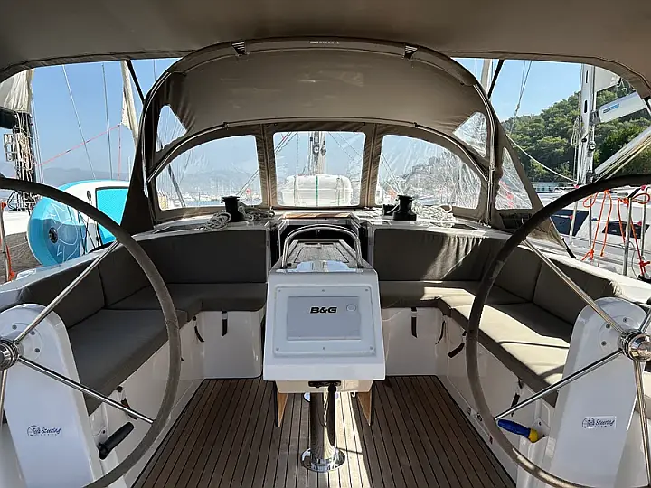 Bavaria C42 - 