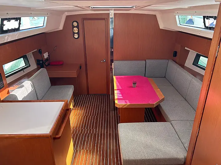 Bavaria C42 - 