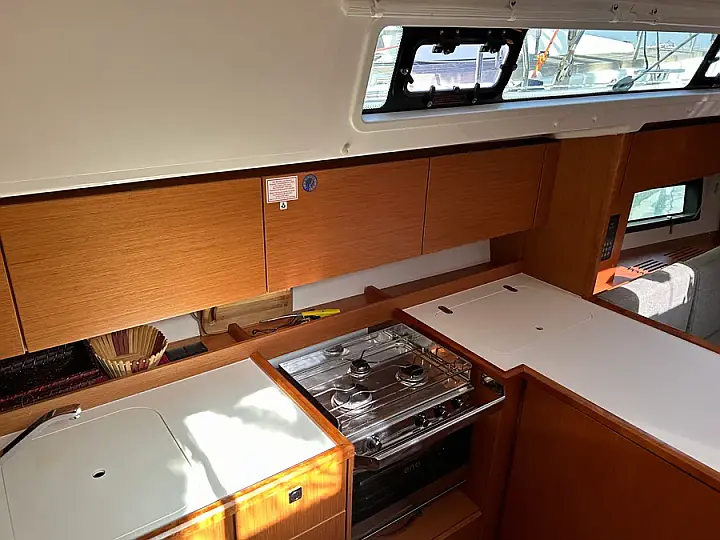 Bavaria C42 - 