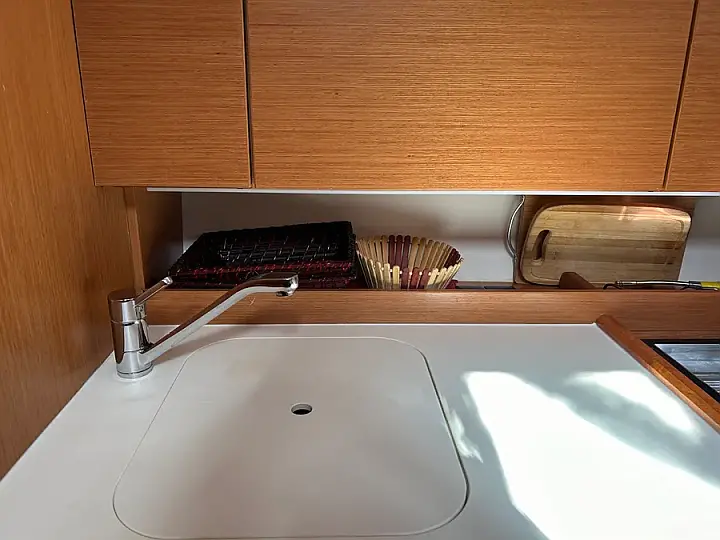 Bavaria C42 - 