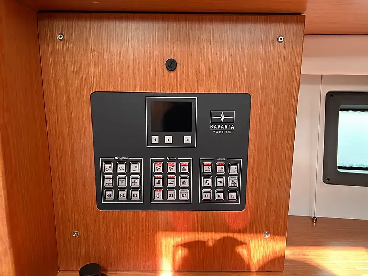 Bavaria C42 - 