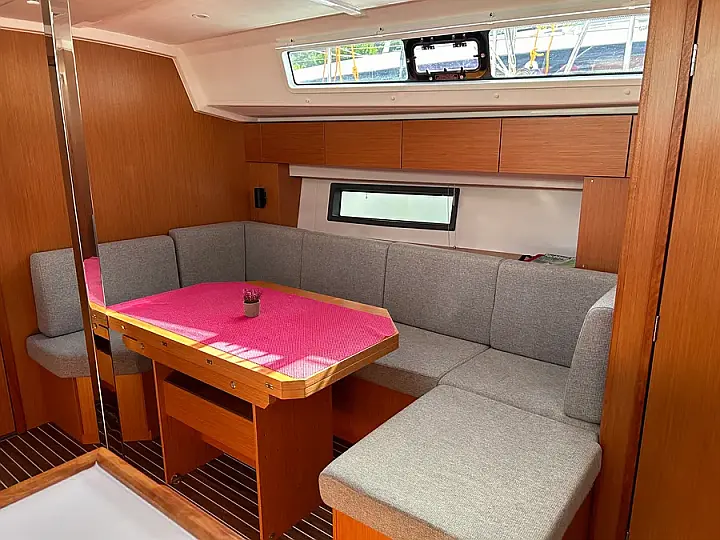 Bavaria C42 - 