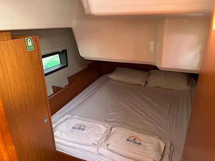 Bavaria C42 - 