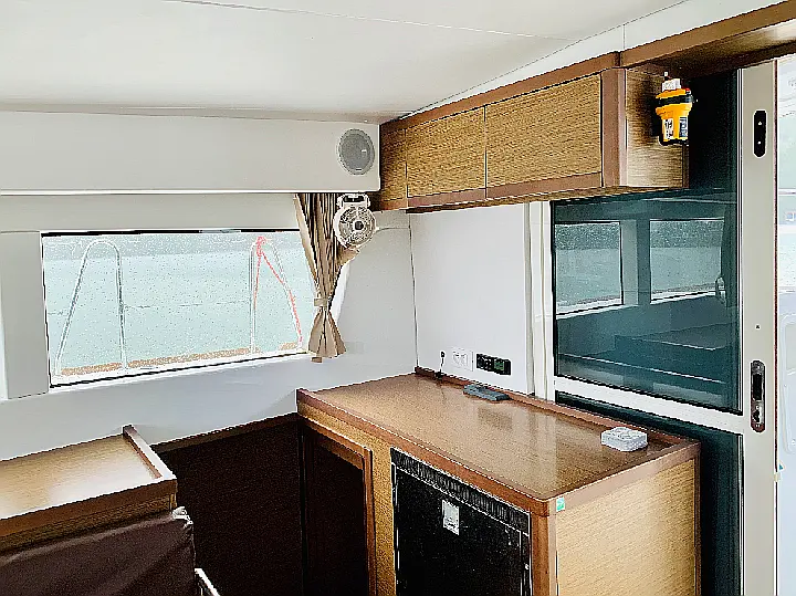 Lagoon 40 - Kitchen 2