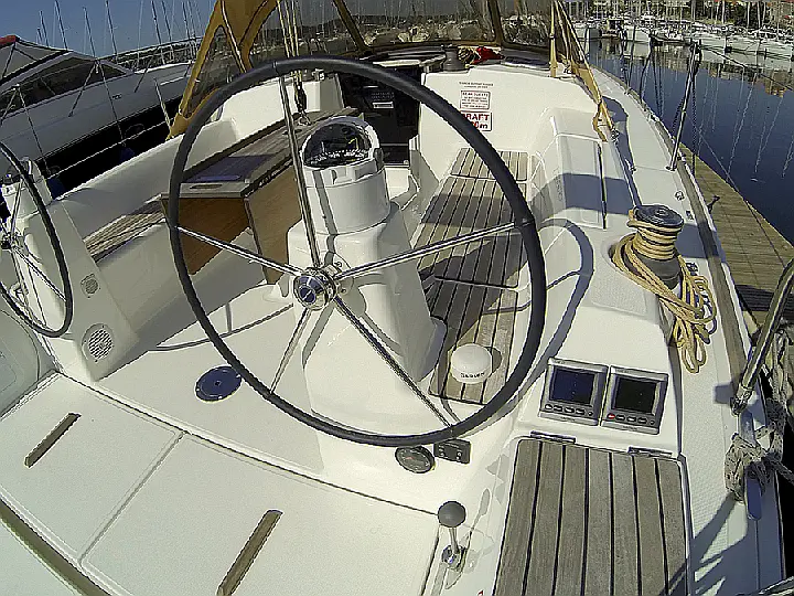 Dufour 335 GL - Dufour 335 GL helm