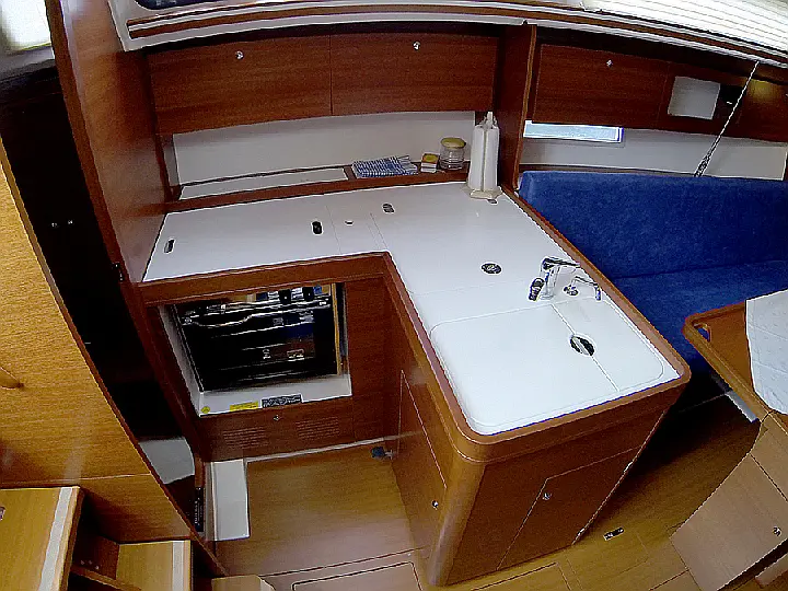 Dufour 335 GL - Dufour 335 GL galley