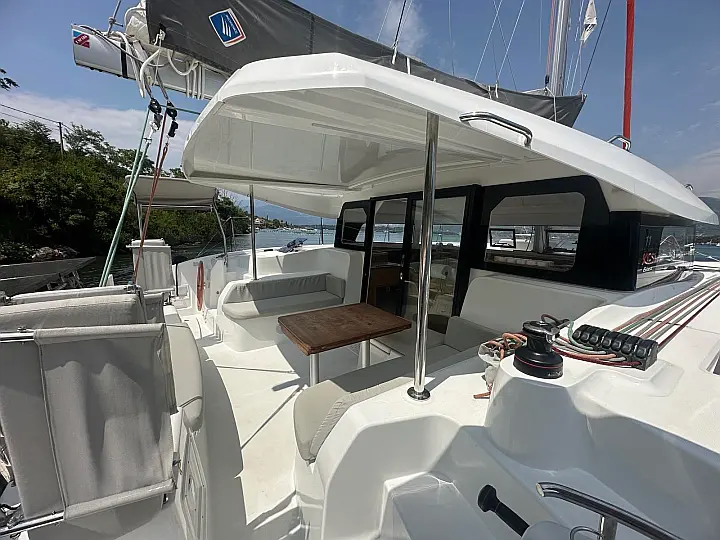 Excess 11 CAT/6 cab - 