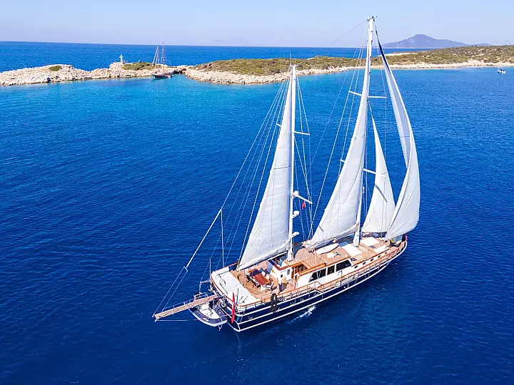 MOTORSAILOR DEA DEL MARE - 