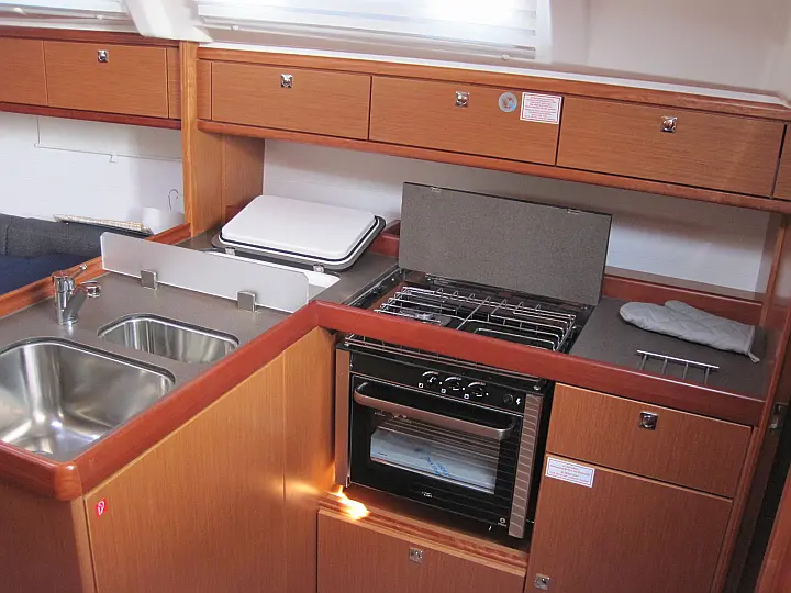 Bavaria Cruiser 37 - 