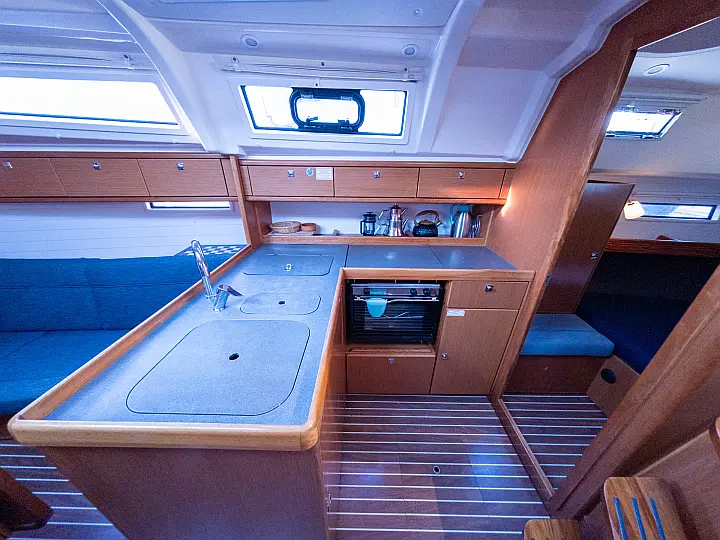 Bavaria Cruiser 37 - 