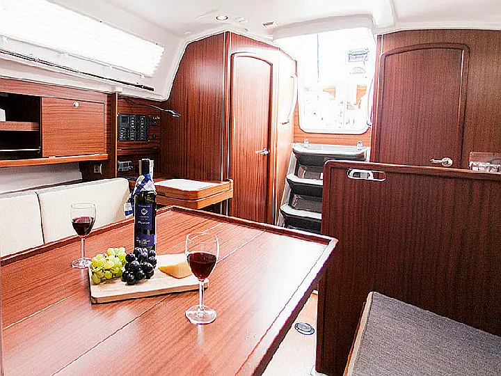 Delphia 31 - interior