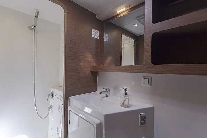 Lagoon 42 - 