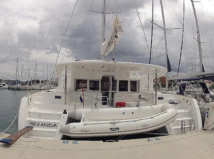 Lagoon 450 - photo