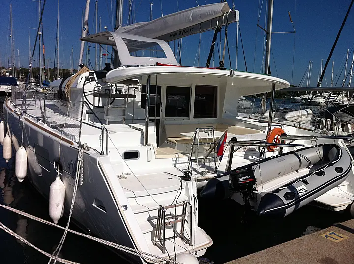 Lagoon 400 S2 - photo